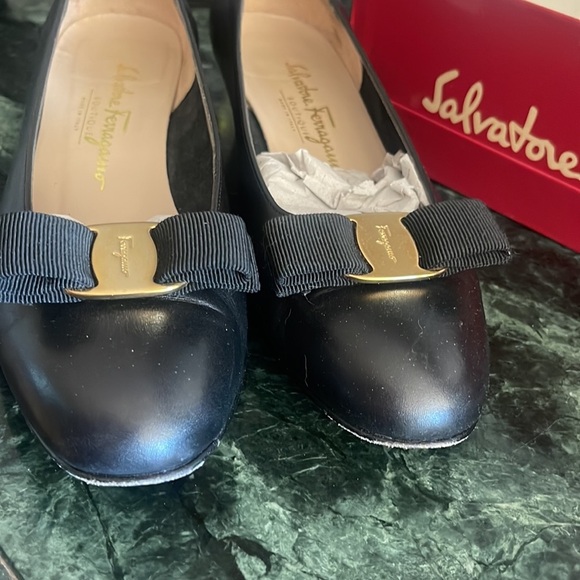 Salvatore Ferragamo gorgeous black - Picture 3 of 8